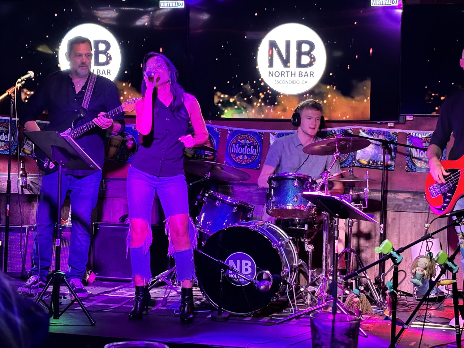 Stones and Siren performing live